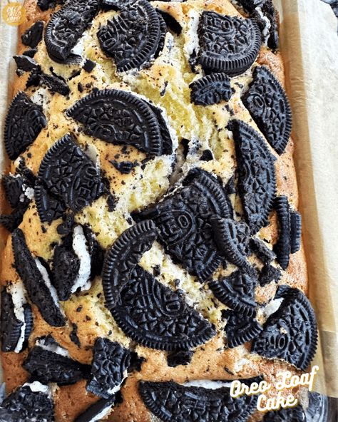 Oreo Loaf Cake Vegetarian Cookies, Moist Vanilla Cake, Crushed Oreos, Loaf Cake, Cookies And Cream, Salted Butter, Vanilla Cake, Sour Cream, Oreo