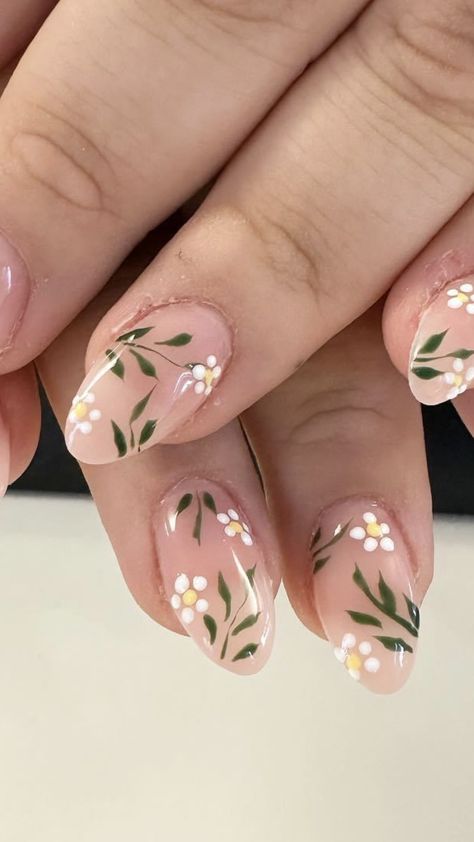 Flower And Vine Nails, Flowery Short Nails, Gel Nails Ideas Short Neutral, Nails For A Wedding Bridesmaid, Simple Earthy Nails, Flower Design For Nails, Simple Flower Design Nails, Nails With Small Flowers, Floral Short Nails