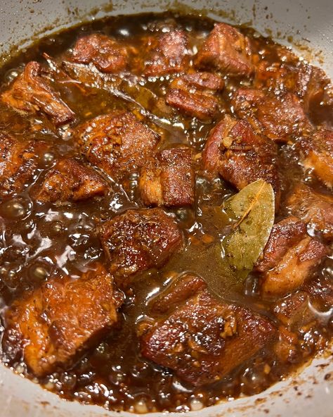 Filipino Pork Adobo, Pork Adobo Recipe, Filipino Pork Recipes, Easy Filipino Recipes, Pork Adobo, Adobo Recipe, Filipino Cuisine, Braised Pork Belly, Adobo Chicken