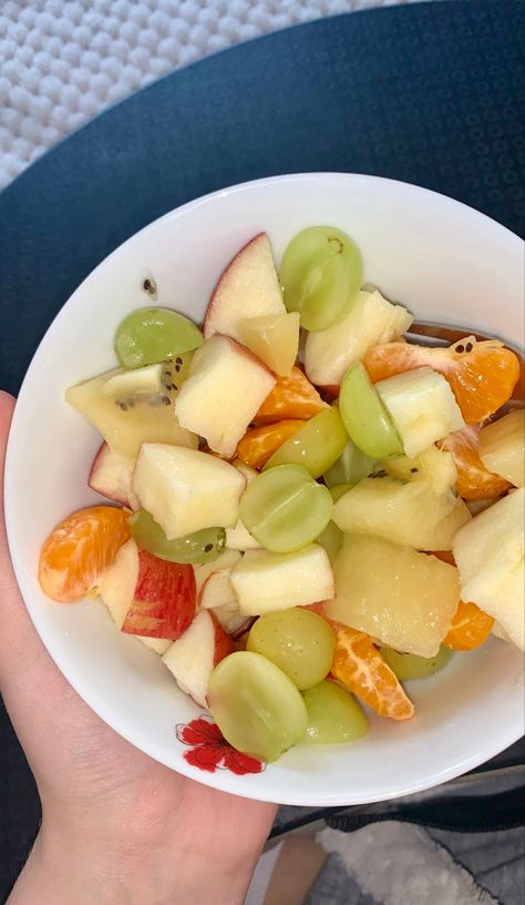 Fruit Salad Snap, Pose Fotografi, Food Vids, Snap Food, Waiting Rooms, Yummy Yummy, Eating Healthy, Fruit Salad, Food Inspiration