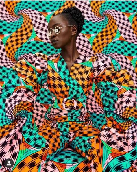 Traditional Hairstyle, Colossal Art, Colorful Portrait, African Culture, Look In The Mirror, African Inspired, Textile Patterns, Optical Illusions, African Art