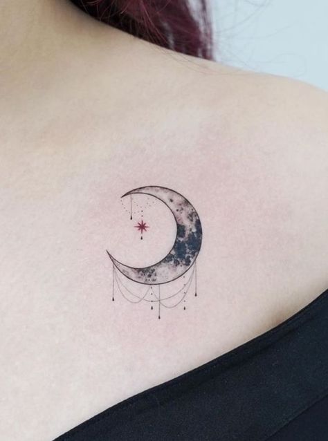 O que Ninguém te Vai Contar sobre os Significados das Tatuagens de Lua - Página 3 de 3 - 123 Tatuagens Gorgeous Crescent Moon Tattoo DesignCheck out this beautiful crescent moon tattoo design featuring delicate linework and shading. The crescent moon is a classic tattoo symbol representing feminine energy, spirituality, and personal growth. #moontattoo #crescentmoon #smalltattoo #tattooideasforme. Bohemian Moon Tattoo, Moon Memorial Tattoo, Luna Tattoo Design, Crescent Moon Tattoo Design, Moon Tattoo Designs For Women, Moon Tattoo Design, Simple Hand Tattoos, Delicate Tattoos For Women, Rib Tattoos For Women