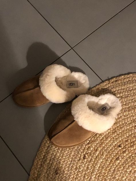 Ugg Scuffette, Ugg Slippers, Shoe Inspo, Swag Shoes, Christmas Mood, University Student, Mellow Yellow, Dream Shoes, Winter Shoes