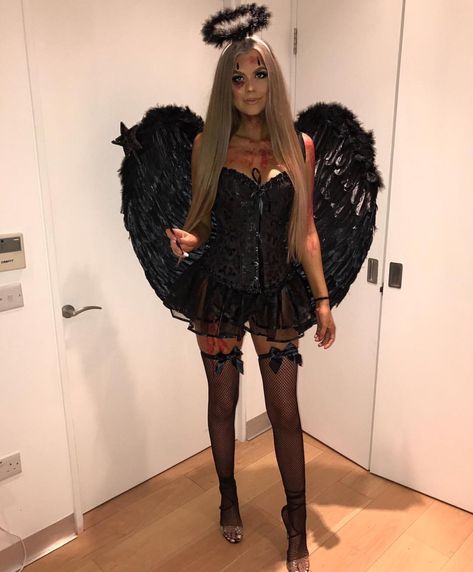 Dark Angles Halloween, Black Corset Outfit Halloween, Black Angel Outfit Halloween, Fallen Angel Halloween Costumes, Black Corset Halloween Costume, Impreza Tematyczna, Black Angel Halloween Costume, Halloween Costumes Angel, Brunette Halloween Costume