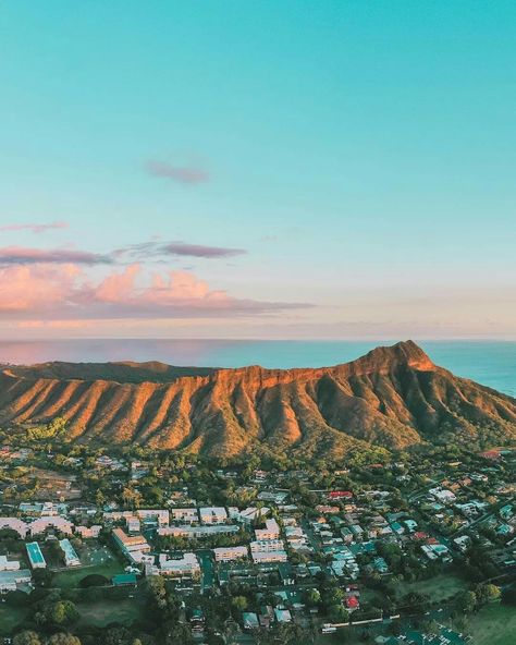 Hawaii Hike, Hike Aesthetic, Hawaii Tattoo, Ocean Hues, Waikiki Hawaii, Diamond Head, Crashing Waves, Oahu Hawaii, Beach Vibe