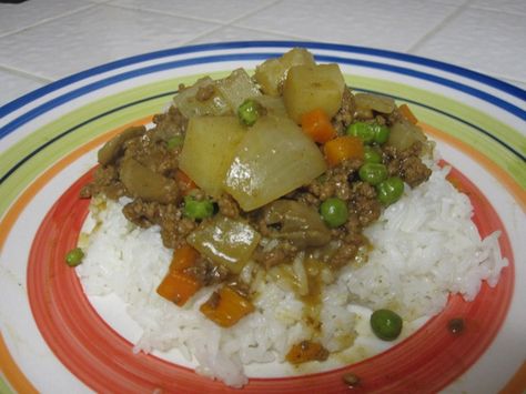 HAMBURGER CURRY. http://broke-da-mouth.blogspot.com/2011/02/normal-0-false-false-false-en-us-ja-x.html Hamburger Curry Recipe, Hamburger Curry Hawaiian, Beef Rice A Roni And Hamburger, Hamburger Curry, Hawaii Beef Stew, Spam Fried Rice Recipe Hawaii, Mochiko Chicken Recipe Hawaii, Chef Boyardee, Cafeteria Food