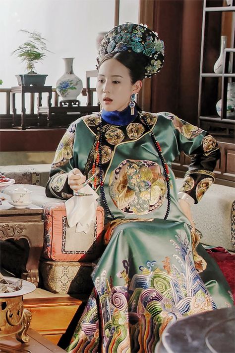 Qing Dynasty Hanfu, Historical Chinese Clothing, Formal Robes, Qing Dynasty Fashion, Qing Dynasty Clothing, Ancient Fashion, Dynasty Outfits, Dynasty Clothing, Empress Of China