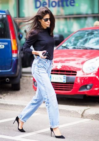 HIGH WAISTED JEANS Barbara Martelo, Mom Jeans Black, Mum Jeans, Looks Jeans, Emmanuelle Alt, Outfit Jeans, Black Long Sleeve Shirt, Jeans Mom, Street Style Chic