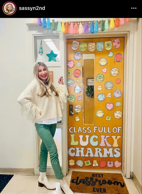 Intervention Room Ideas, Cute Classroom Door Ideas Simple, Aesthetic Classroom Decor Preschool, First Grade Teaching Ideas, Elementary School Decor, Cute Classroom Decor Ideas, 3k Classroom Setup, Elementary School Door Decorations, Bulitin Board Ideas Classroom Aesthetic