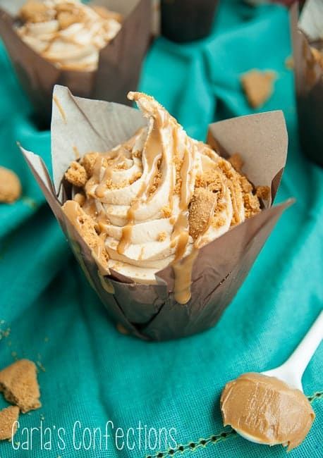 Chocolate Biscoff Cupcakes | i am baker Buckeye Cake, Cookie Butter Recipes, Biscoff Cupcakes, Speculoos Cookie Butter, Biscoff Recipes, Biscoff Cookie Butter, Biscoff Spread, I Am Baker, Cupcakes Recipes