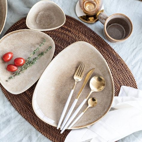 Everything you need to dine in style. Hosting a dinner party? We have all the things you need for a successful soirée. Whether you’re organizing a get-together with friends or celebrating a special occasion, dine in style with our refined hosting essentials...#articture #dining #dinnerware #plates #platecollection Dish Sets Dinnerware, Boho Dishes, Modern Dinner Plates, Dinnerware Set Modern, Brown Plates, Modern Dinnerware, Plates And Bowls Set, Kitchen Plate, Ceramic Dinnerware Set