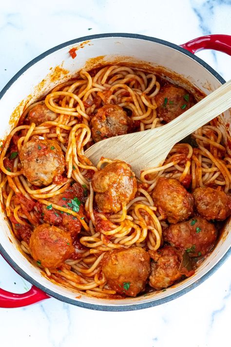 Best Spaghetti and Meatballs Recipe - Top Recipes Best Spaghetti And Meatballs, Spaghetti Meatball Recipes, Spaghetti And Meatballs Recipe, Cucumber Onion Salad, Best Spaghetti Sauce, Beef Macaroni, Macaroni Soup, Tender Meatballs, Best Spaghetti