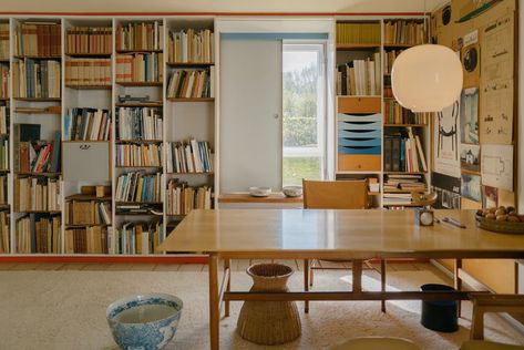 Finn Juhl's House - Noden | Original vintage Scandinavian furniture Vintage Scandinavian Interior, Finn Juhl House, Vintage Scandinavian Furniture, L Shaped House, Finn Juhl, Innovative Furniture, Vintage Scandinavian, Scandinavian Furniture, Scandinavian Interior