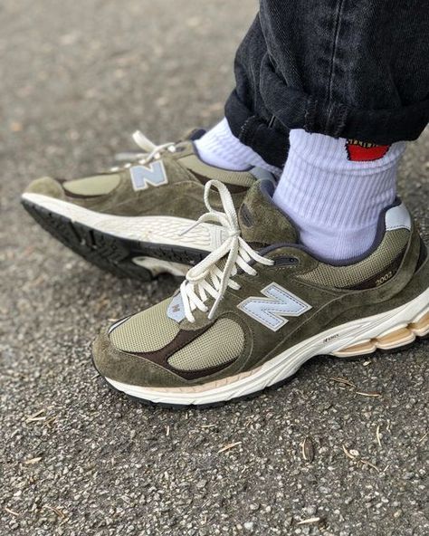 New Balance Society on Instagram: "2002R "Olive 🫒🟤 Brown" - M2002RHN --- 📷 @ryota_miura81 --- Visit our group on Facebook! Link in bio. Tag us for repost: #nbsociety #newbalancesociety --- #newbalance #sneakers #sneakerhead #kickstagram #kicksonfire #nicekicks #igsneakercommunity #sneaker #solecollector #sneakerheads #sneakernews #instakicks #sneakersaddict #sneakerfreaker #sneakerporn #newbalance2002r #nb2002r #2002r #m2002rhn" Nb 2002r, Interesting Fashion, New Balance 2002r, Facebook Link, Dad Shoes, Sneakers Addict, Swag Shoes, Sneaker Head, Boy Fashion