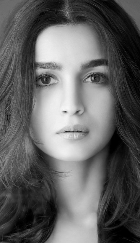 #aliabhatt Black And White Photography Portraits, Alia Bhatt Photoshoot, Celebrity Portraits Drawing, Drawing Realistic, Kishore Kumar, Realistic Portrait, Art Photography Portrait, Woman Hair, Celebrity Drawings