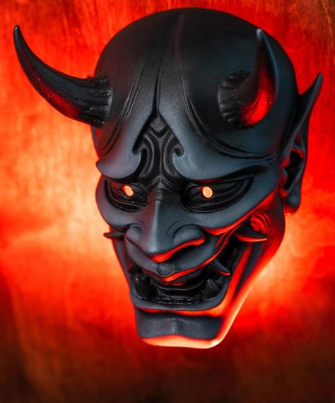 HANDMADE MASKS since 2019 a partagé une photo sur Instagram : « 🔥Hell fire 🔥 Ghost mask ❗️ALL INFO ON A WEBSITE: ONICLAY.COM❗️ ❌I don’t answer in comments.❌… » • Regardez les 108 photos et vidéos sur son profil. Hannya Maske Tattoo, Mascara Hannya, Hannya Maske, Mascara Oni, Japanese Hannya Mask, Japanese Demon Mask, Japanese Oni Mask, Japanese Masks, Ghost Mask