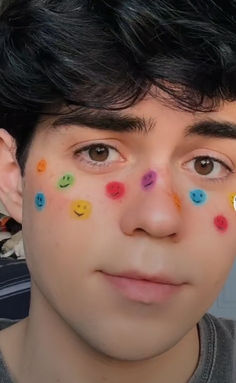 Pride Makeup Simple, Hippie Makeup, Makeup Layout, Benji Krol, Indie Makeup, Face Painting Easy, Pride Makeup, Face Art Makeup, Face Paint Makeup