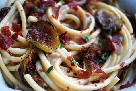 Pasta with Caramelized Figs and Balsamic Cream Sauce Fig And Balsamic Boursin Recipes, Dinner Recipes With Figs, Fig Reduction Sauce, Balsamic Fig Sauce, Fig Pasta Recipe, Boursin Fig And Balsamic, Chicken With Fig Sauce, Boursin Recipes, Balsamic Pasta