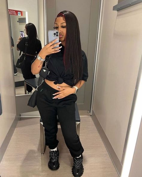 Balenciaga Track Outfit Woman, Balenciaga Track Outfit, Balenciaga Outfit, Track Outfits, Runners Outfit, Fly Outfit, Balenciaga Track, Streetwear Fashion Women