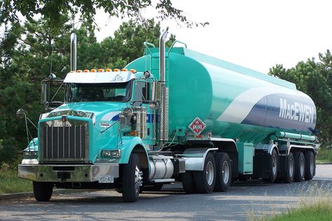 https://flic.kr/p/aMZaCv | MacEWEN Kenworth T800 truck and gasoline fuel tanker trailer with UN1203 placards Ottawa, Ontario Canada 080707 ©Ian A. McCord | Photo taken in the Nepean sector of town. Tanker Yanker, Kenworth T800, American Trucks, Tanker Truck, Fuel Truck, Delivery Truck, Road Train, Antique Tractors, Built Truck