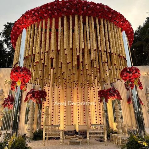 Royal Mandap Decoration, Round Stage Design, Wedding Chori Mandap, Round Mandap, Wedding Secrets, Jaipur Wedding, Big Decorations, Dream Proposal, Mandap Design