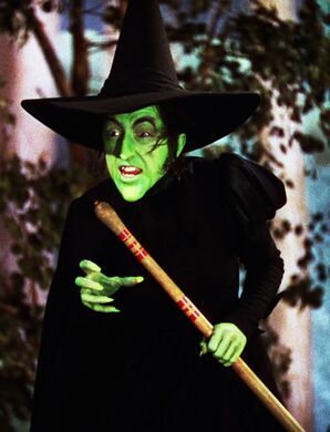 Wicked Witch of the West (The Wizard of Oz) | The Female Villains Wiki | Fandom Wizard Of Oz Pictures, Wizard Of Oz Witch, Winged Monkeys, The Wicked Witch Of The West, Halloween Costum, Margaret Hamilton, Magical Abilities, Wizard Of Oz 1939, Glinda The Good