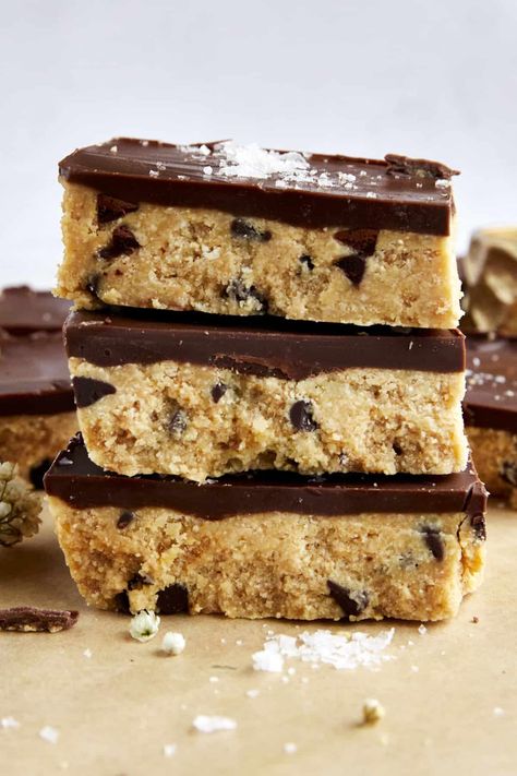 No-Bake Chocolate Chip Cookie Dough Bars (Vegan) (Vegan) - Food Dolls No Bake Cookie Dough Bars, Chocolate Chip Cookie Dough Bars, Eclair Cake Recipes, No Bake Cookie, No Bake Cookie Dough, Cookie Dough Bars, Eclair Cake, Raw Cookie Dough, Eggless Desserts