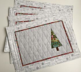 Stitching With 2 Strings: Christmas Place Mats, Part 2: The Mat Quilted Placemat Patterns, Christmas Mug Rugs, Quilted Table Runners Christmas, Christmas Quilting Projects, Sewing Christmas Gifts, Quilted Placemats, Christmas Patchwork, Christmas Sewing Projects, Christmas Quilt Patterns