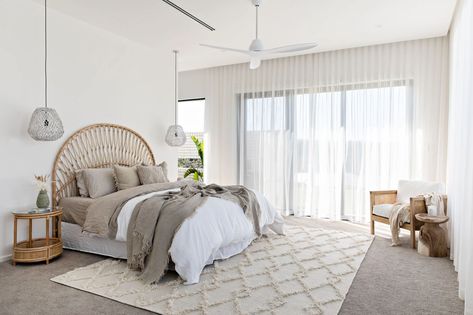 Interview: Heather Gampe from Oak & Orange – Sea Tribe . Neutral, modern bedroom with boho accents . #seatribe #bedroominspiration #bedroominspirationaustralia #bedroomcurtains Main Bedroom, Bedroom Inspo, Bed Room, House Inspo, Modern Interior Design, Diamond Pattern, Dream Home, Rug Styles, Bedroom Interior