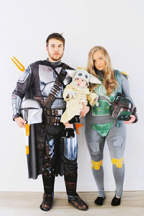 Star Wars Family Halloween Costumes, Family Star Wars Costume, Star Wars Costume Ideas, The Mandalorian Costume, Yoda Halloween Costume, Star Wars Family Costumes, Beskar Armor, Mandalorian Costume, Star Wars Costumes