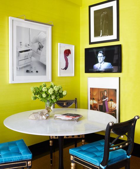 farrow & ball yellow cake paint.  perhaps the color for the mirrored door trim and the table base?  looks good with brass... Saarinen Table, Chartreuse Color, Small Kitchen Organization, Farrow And Ball, Kitchen Corner, Big Design, Yellow Cake, Mellow Yellow, Elle Decor