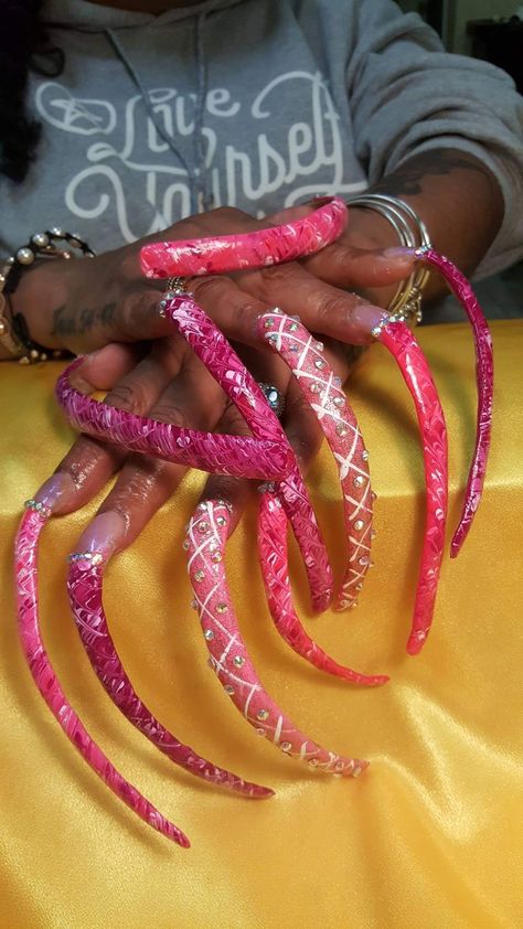 Acrylic Nails Curved, Soulaan Culture, Nails Curved, Aa Culture, Girl Life Aesthetic, Old School Nails, Extremely Long Nails, Really Long Nails, Easy Slider Recipes