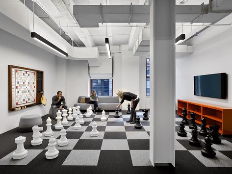 LinkedIn | NYC Office | Modern | AlfaTech Projects | #AlfaTech #project #office #linkedin #inspiration #innovative #modern #engineering #design #lighting #alfatech Chess Room, Living Room Designs Cozy, Urban Art Installation, Classic Living Room Design, Designs Room, Nyc Office, Room Ideas Living Room, Pub Design, Modern Bungalow House