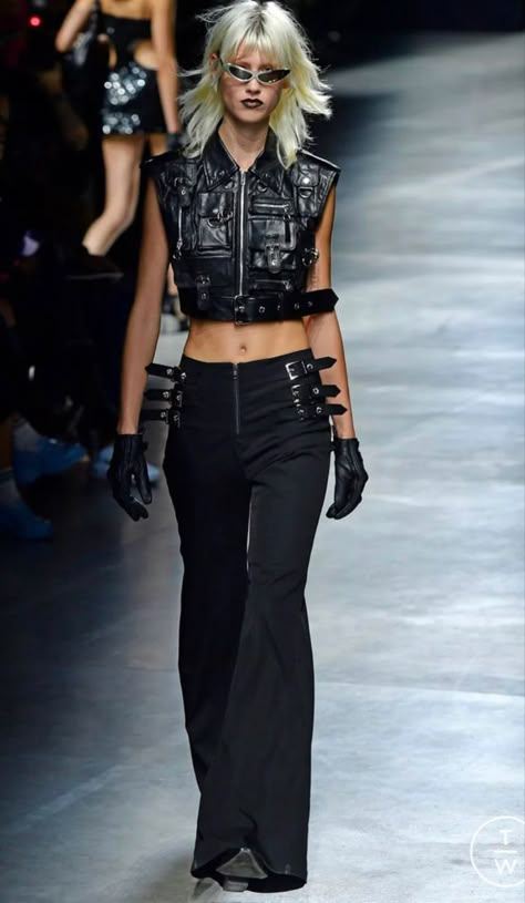 Aesthetic Women Suit Outfits, Black Corset Top With Jeans, Red Runway Looks, Versace Outfit Aesthetic, Leather Stage Outfit, 90s Clubbing Outfit, Leather Rave Outfit, Black Stage Outfits, Punk Runway