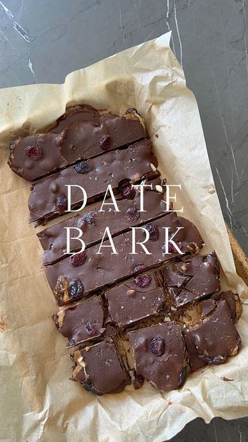 Dates Chocolate, Melted Chocolate Chips, Date Bar, Pitted Dates, Healthy Candy, Buy Cookies, Date Recipes, Flaky Salt, Vegan Holiday