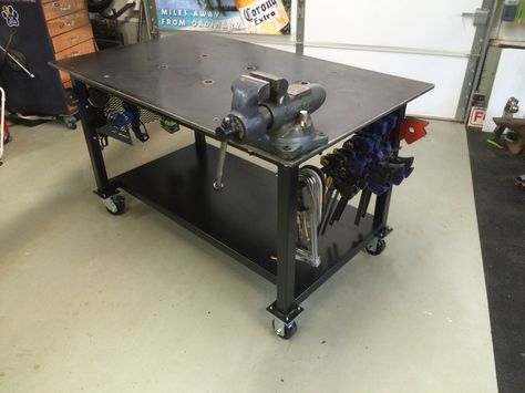 Welding bench Welding Garage Setup, Metal Work Table, Metal Work Bench, Welding Workshop, Welding Bench, Welding Table Diy, Welding Tables, Custom Metal Work, Welding Supplies