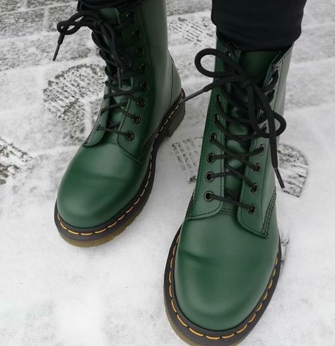 Green Dr Martens, Feet Warmers, Doc Martens Outfits, Dr Martens Style, Doc Martens Style, Mens Motorcycle Boots, Doc Martens Outfit, Doc Martens Boots, Catty Noir