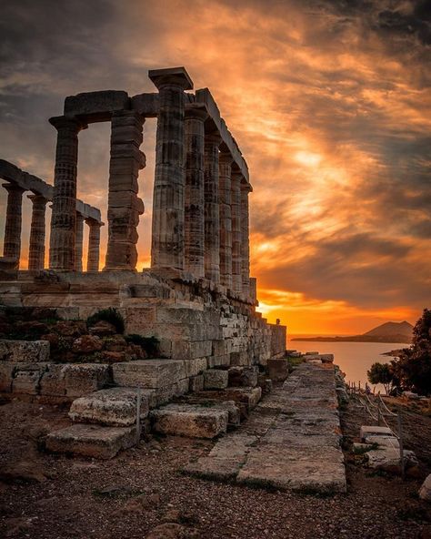 Greek Monuments, Ancient Greek Culture, Temple Of Poseidon, God Angels, Attica Greece, Greek Travel, Art Buildings, Ancient Places, Beautiful Place In The World