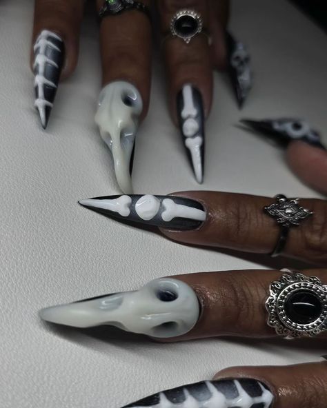 𝖇𝖔𝖓𝖊 𝖒𝖊, 𝖇𝖆𝖇𝖞 🖤 #getwhatyougetnails Plague Doctor Nails, Doctor Nails, Bones Nails, Bone Nails, Halloween 3d, Plague Doctor, Nail Inspo, Bones, Nail Art