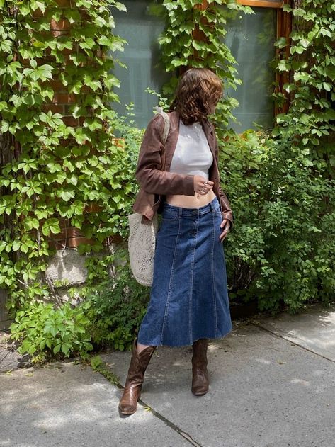 Maxi Denim Skirt Outfit, Denim Maxi Skirt Outfit, Maxi Skirt Outfit, Estilo Indie, Denim Skirt Outfits, Maxi Skirt Outfits, Autumn Fits, Swaggy Outfits, Stevie Nicks