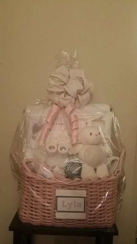 Zamatanje Poklona, Baby Shower Basket, Baby Shower Baskets, Gifts Wrapping Diy, Shower Basket, Gift Baskets, Baby Shower Gifts, Lunch Box, Baskets