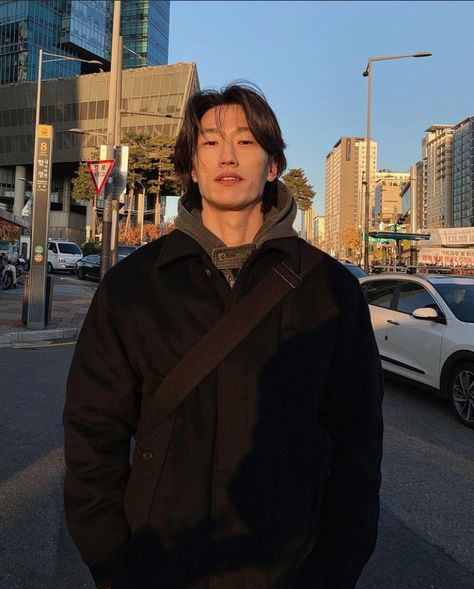 #koreanfashionoutfits #instagram #korean Japanese Man Aesthetic, Handsome Japanese Men, Instagram Korean, Nerdy Guys, Japanese Man, Black Korean, Dark Men, Japanese Men, Attractive Guys