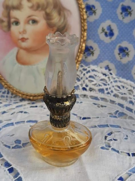 Classic Perfumes, Pretty Perfume, Pretty Perfume Bottles, Oil Perfume, Vintage Perfume Bottles, Vintage Perfume, Vintage Avon, Stuff I Want, Cool Things