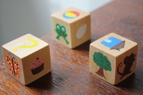 story dice tutorial - so many possibilities Story Dice, Story Cubes, Mops Crafts, Story Props, Story Activities, Therapeutic Activities, Nativity Set, Wooden Blocks, Diy Toys