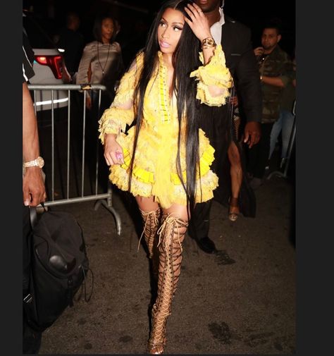 241.5 k mentions J’aime, 2,208 commentaires - Nicki Minaj (@nickiminaj) sur Instagram : "How bad btchs walk up in Drizzy party after the #NBAAwards rockin this beautiful #RobertoCavalli…" Nicki Minaj 2017, Nicki Minaj Outfits, Nicki Minaj Barbie, Nicki Minaj Photos, Nicki Minaj Pictures, Eccentric Style, Pink Friday, Black Barbie, Female Rappers