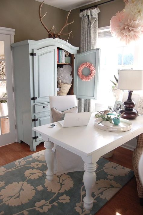 Shabby Chic Decorating, Shabby Chic Office, Shabby Chic Desk, Chic Desk, Estilo Shabby Chic, Shabby Chic Table, Shabby Chic Living Room, Chic Bathrooms, Small Home Office