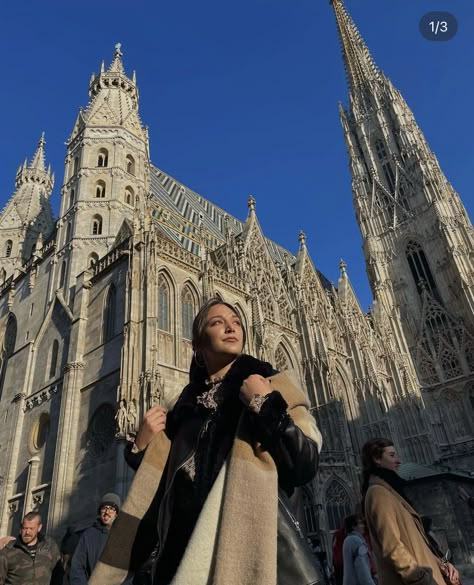 Viena Photo Ideas, Vienna Photo Ideas Winter, Vienna Austria Outfits, Europe Fall Fashion, Europe Poses, Vienna Photoshoot, Vienna Photo Ideas, Vienna In Winter, St Stephen's Cathedral Vienna