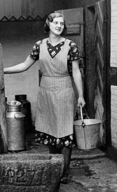 1930s Poor Clothing, 1920s Rural Fashion, 1930s Working Class Fashion, 1920s Poor Fashion, 1930s Working Women, 1930s Housewife, 1930s Apron, 1930s Farm, Poor Clothes