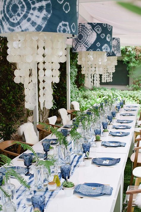 Blue And White Tablescapes, Blue And White Table Setting, Indigo Wedding, White Table Settings, Bohemian Bridal Shower, Tafel Decor, Blue Bridal Shower, Bohemian Bridal, בר מצווה