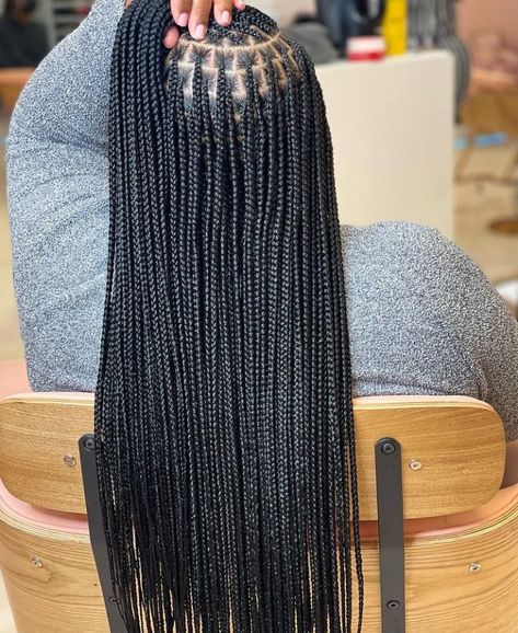 Small Knowles Braids, Braids For Black Teens, Hair Pinup Styles, Small Medium Knotless Braids, Havana Twist Styles, Human Hair Braids, Short Hair Twist Styles, Box Braid Hair, Braiding Hairstyles